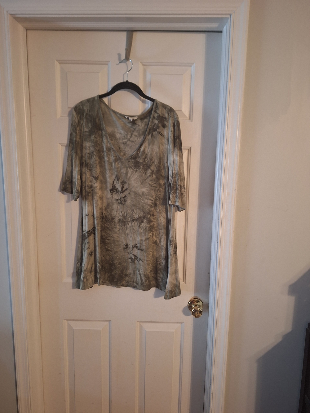 Relaxed V-Neck Tie-Dye Tunic Top - Olive Green